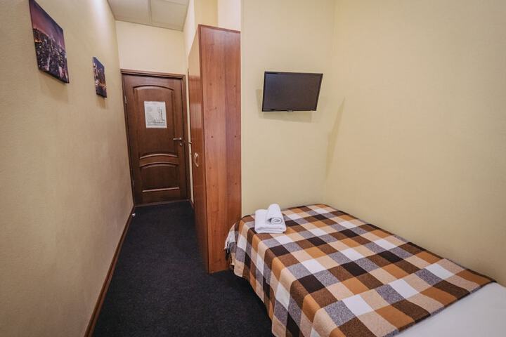Room 27 of 45