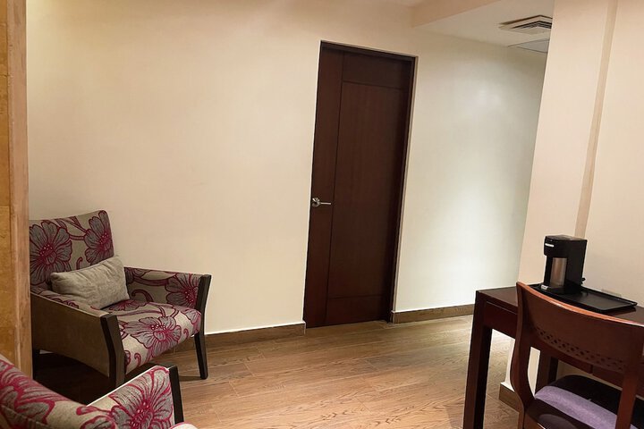 Room 33 of 84