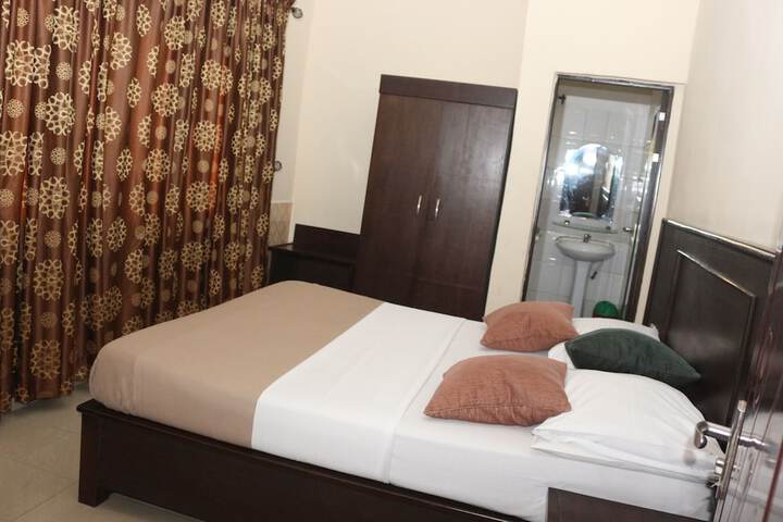Room 5 of 16