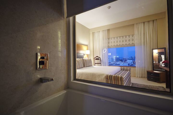 Room 34 of 131