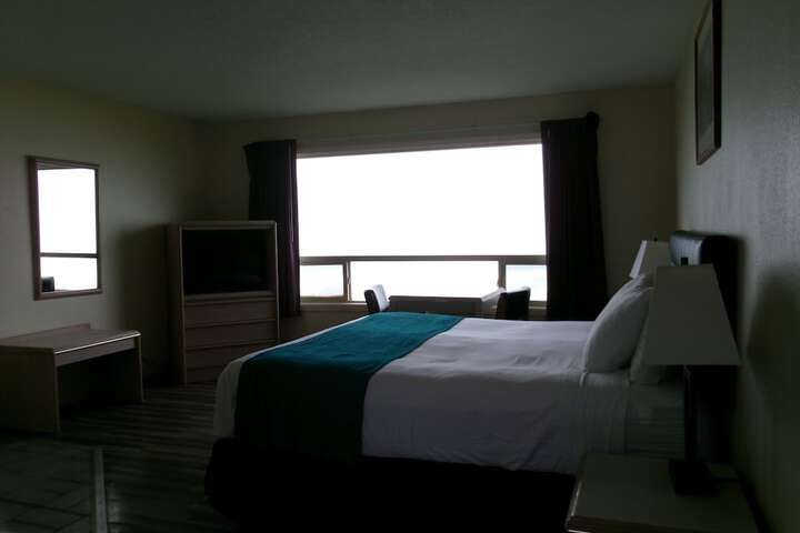 Room 14 of 165