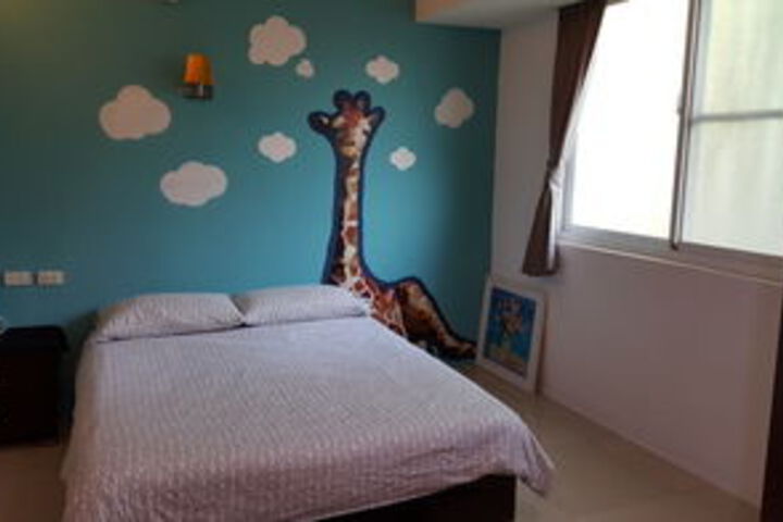 Room 10 of 20