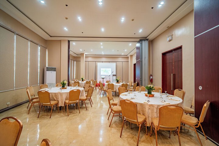 Ballroom/Hall 53 of 74