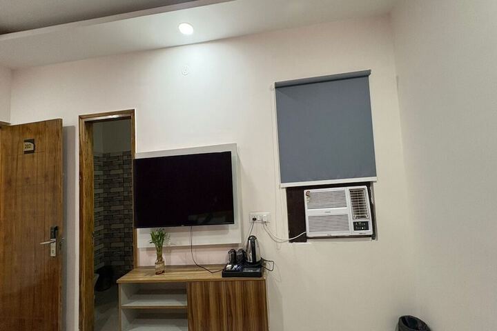 Room 12 of 48