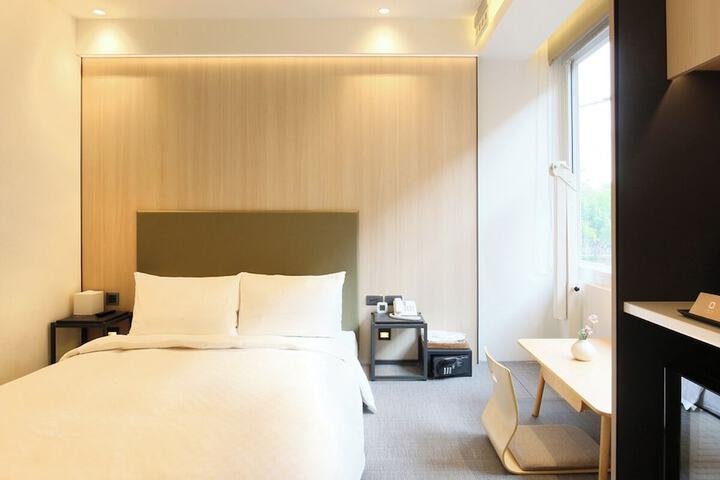 Room 33 of 105
