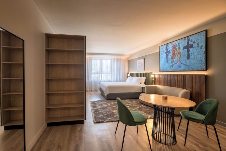 Room 19 of 143