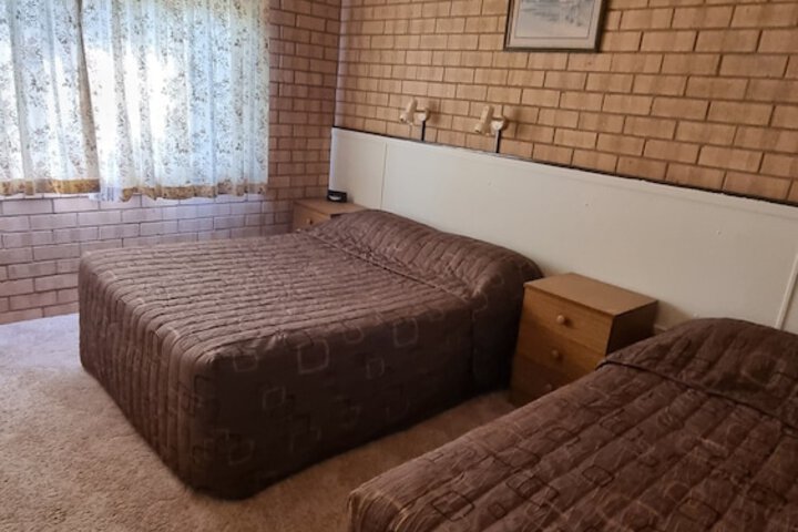 Room 9 of 35