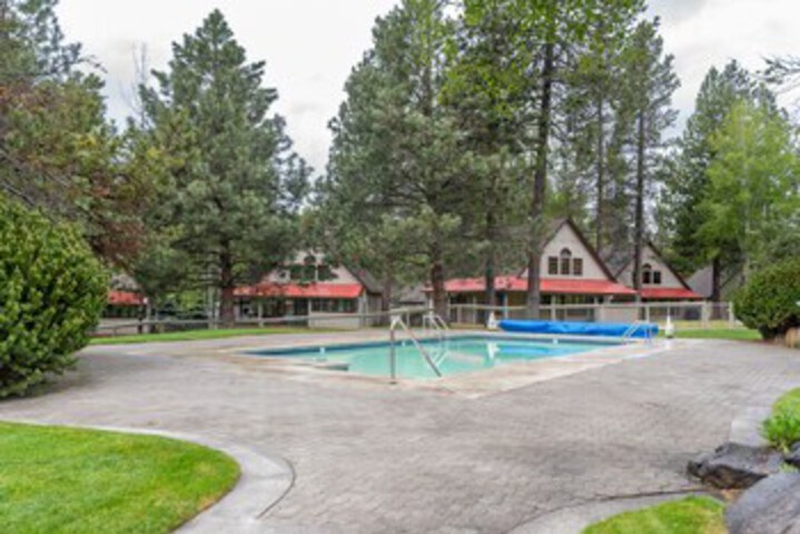2 Circle 4 Cabin in Bend, OR