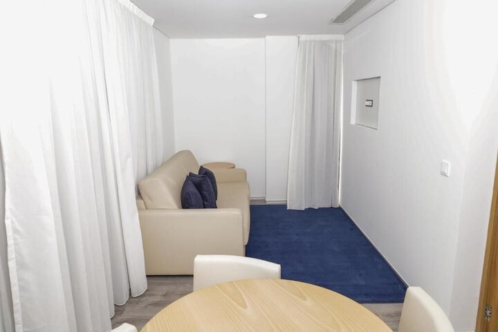 Room 6 of 19