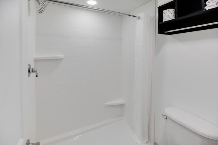 Standard Queen Room 2 Queen Beds Pet Room Only Newly Remodeled (17 of 22)