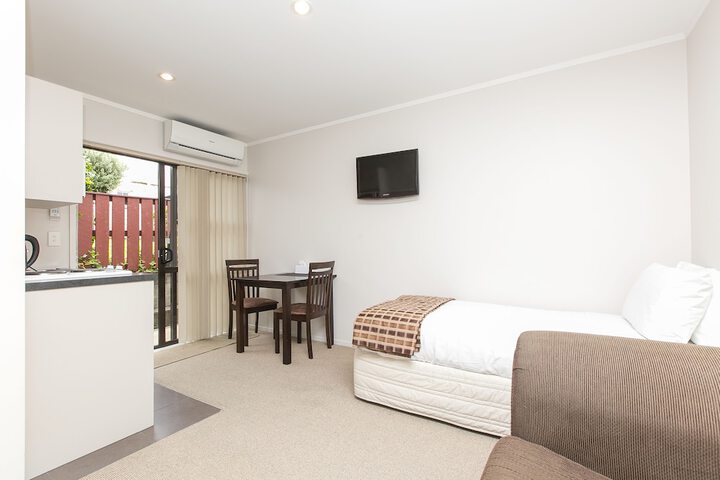 Room 9 of 27