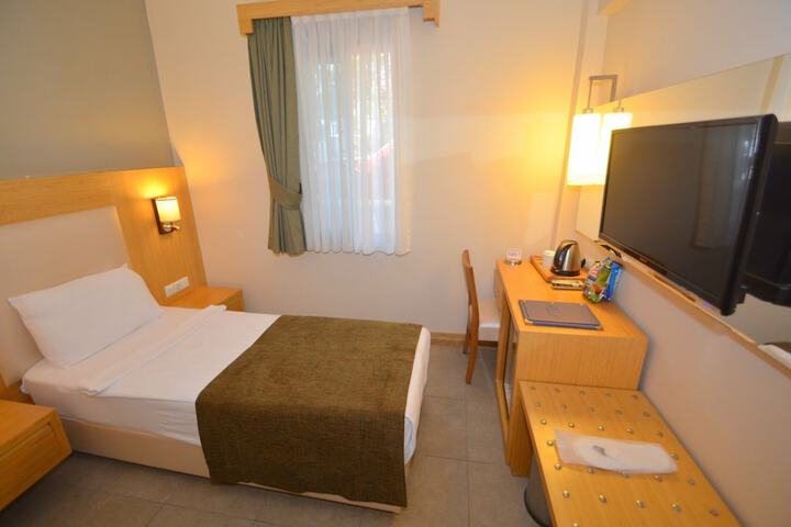 Room 20 of 106