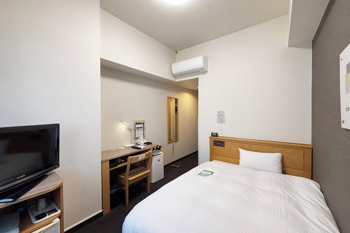 Room 6 of 48