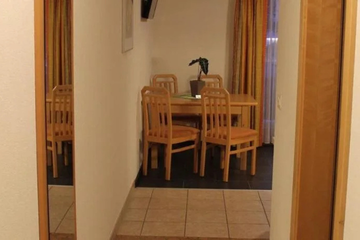 Dining 15 of 17