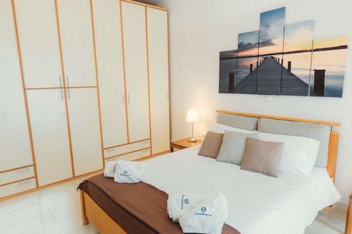 Room 6 of 30