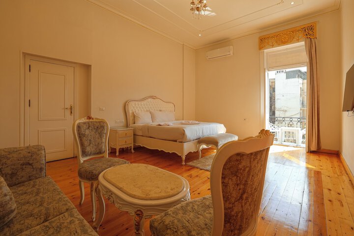 Room 35 of 82