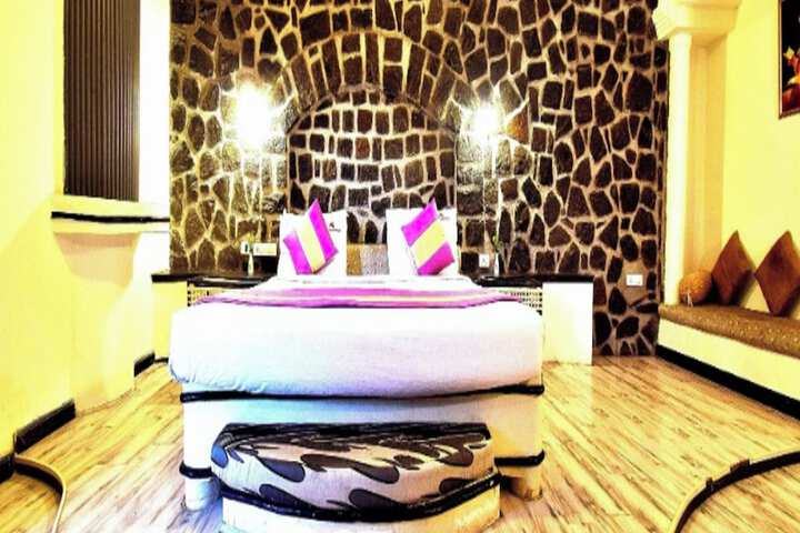Room 7 of 30