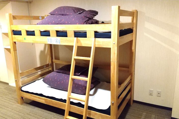 Room 13 of 76