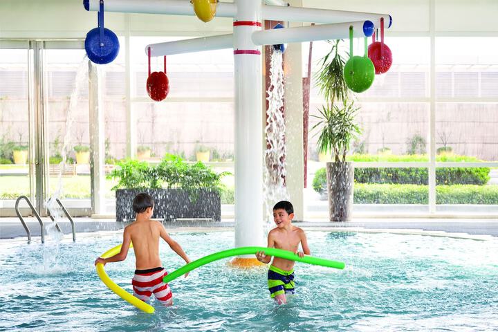 Hotel Pool