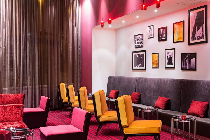 Lounge 101 of 160