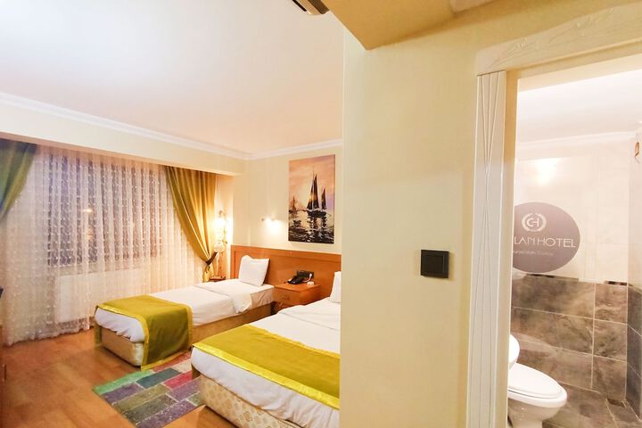 Room 28 of 69