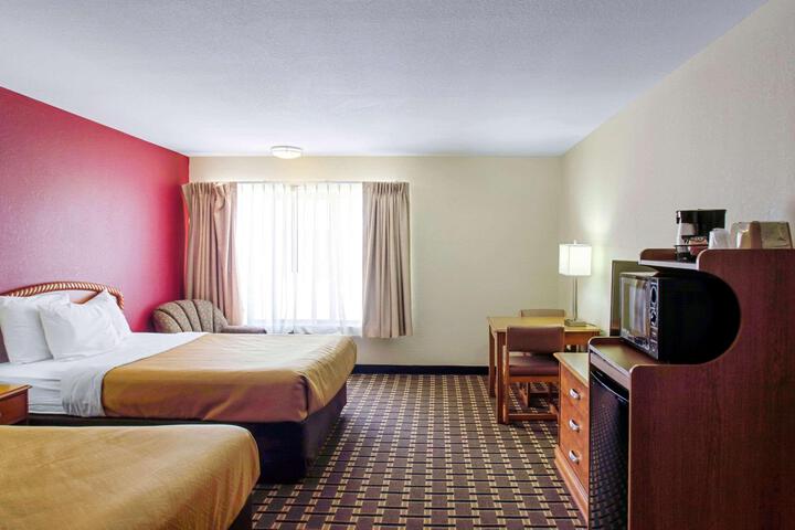 2 Queen Beds (7 of 34)