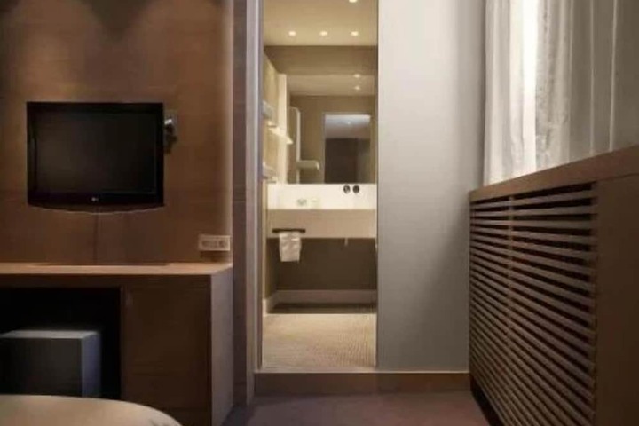 Room 7 of 46
