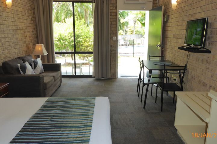 Room 4 of 36