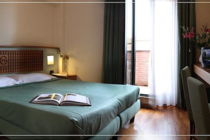Room 8 of 32