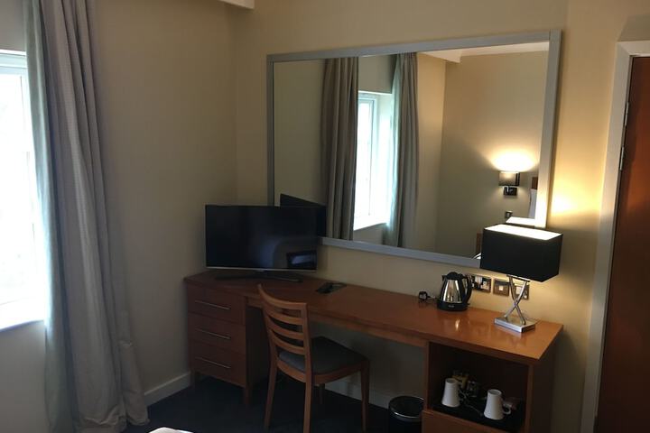 Room 4 of 106