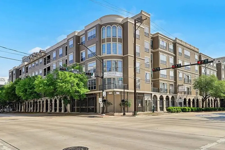Photo of FRONTDESK Calais Midtown Apts Houston