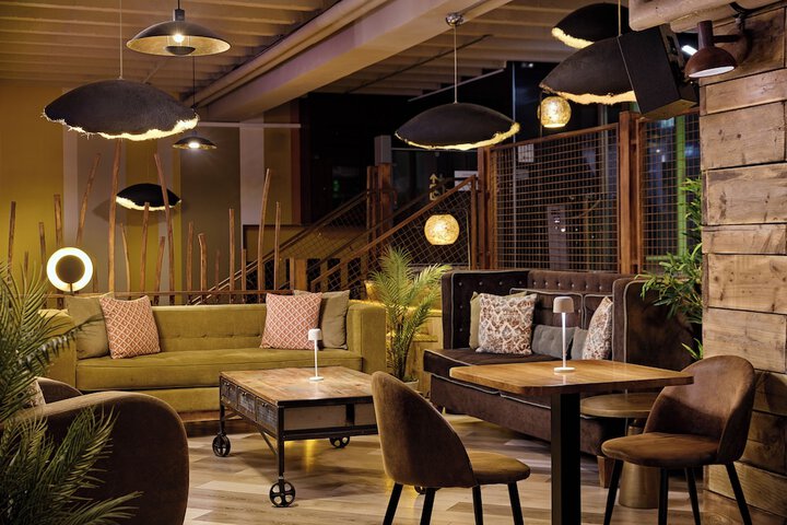 Lounge 50 of 55