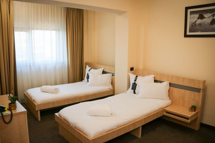 Room 35 of 79