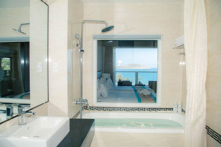 Room 28 of 99