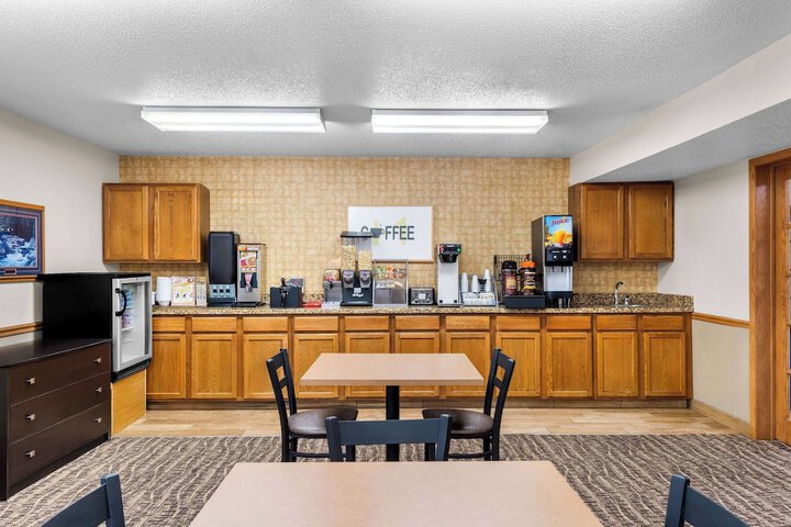 Breakfast/Coffee Service 28 of 37