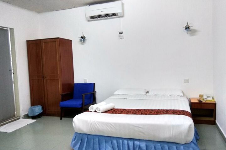 Room 13 of 22