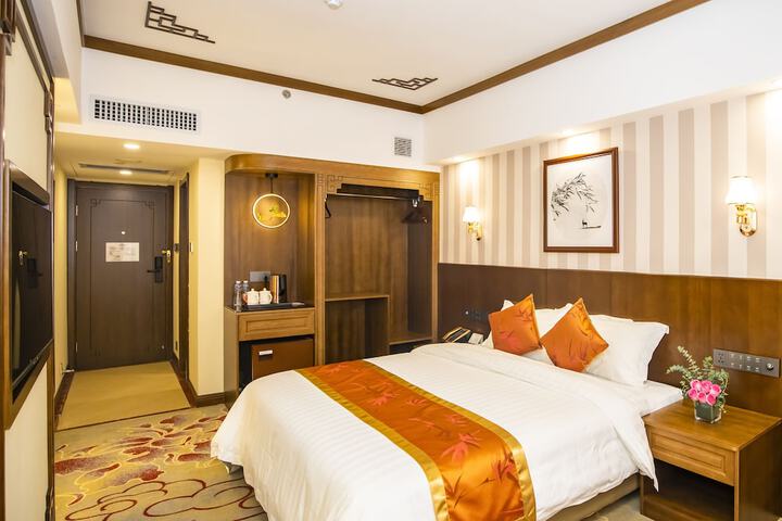 Room 32 of 66