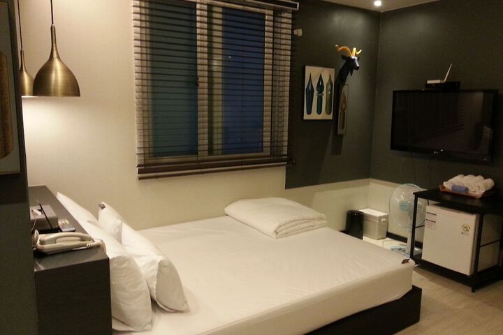 Room 6 of 35