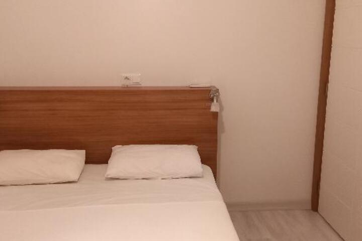 Room 31 of 190
