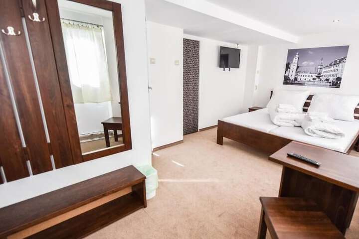 Room 38 of 167