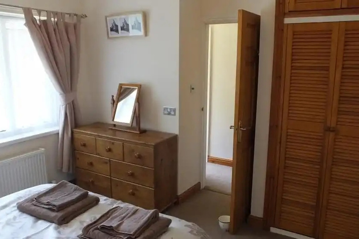 Room 5 of 13