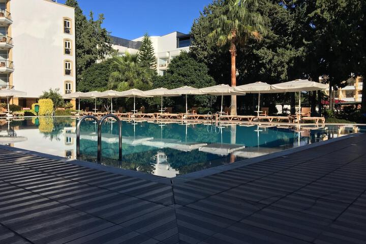 Pools & Facilities
