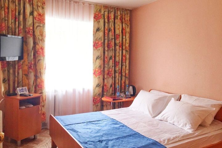 Room 5 of 8