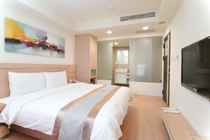 Room 8 of 74