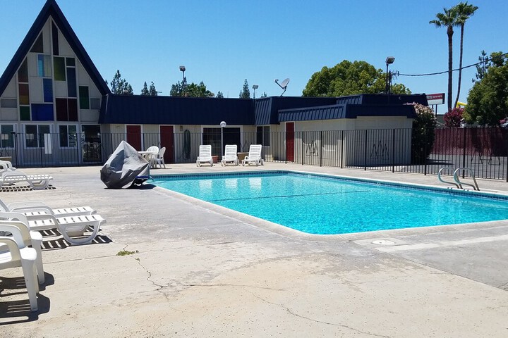 Pool 12 of 16