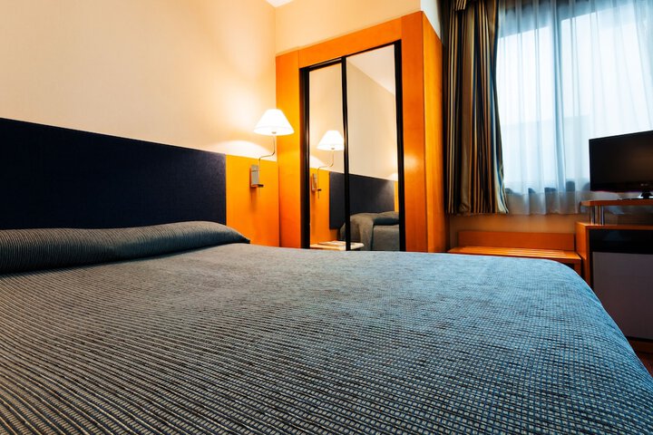 Room 5 of 28