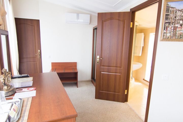 Room 18 of 73