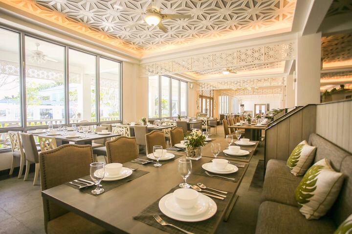 Dining 7 of 18