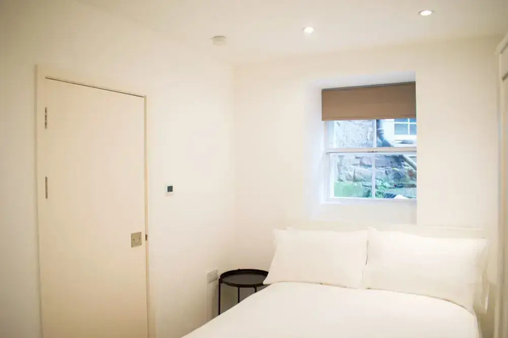 Room 3 of 12