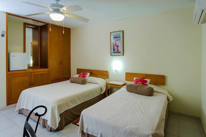 Room 4 of 27